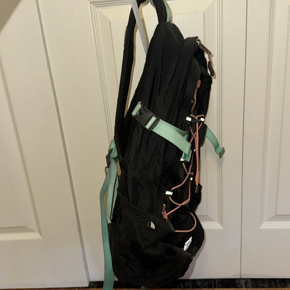 the north face borealis backpack - Picture 4 of 6